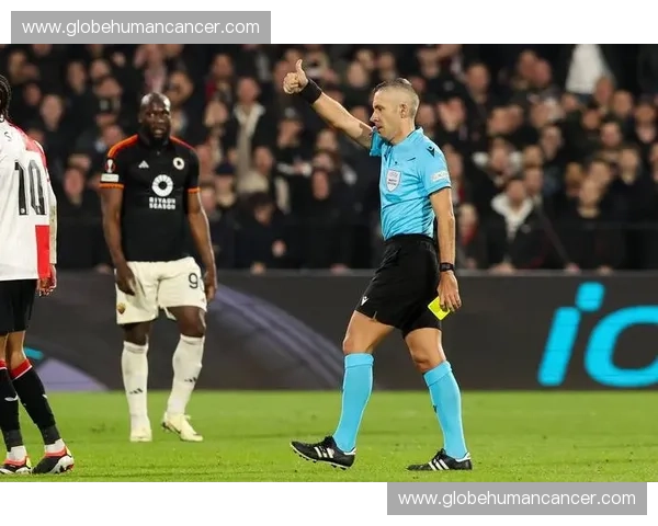 欧联杯赛场红牌频发引热议裁判判罚标准与球队情绪成焦点 欧联杯赛场红牌频发引热议裁判判罚标准与球队情绪成焦点